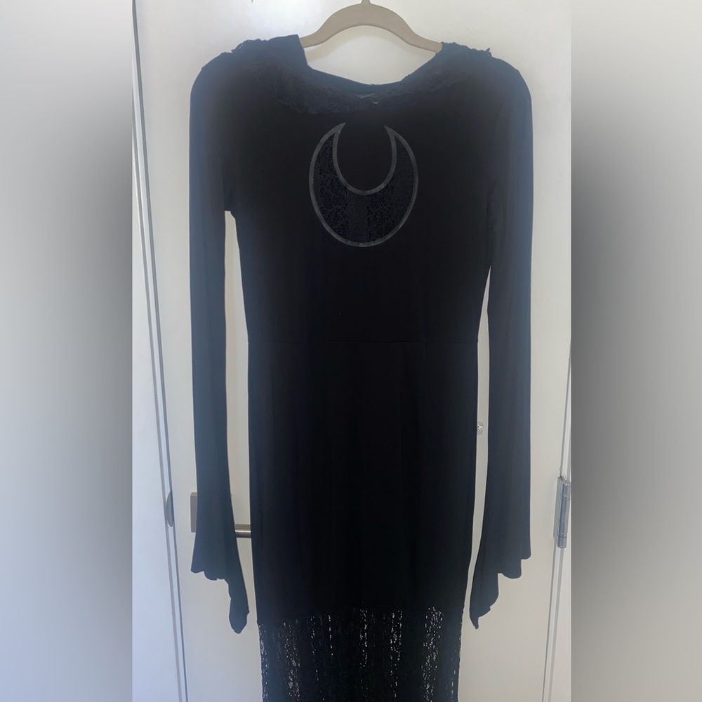 Elegant Black Lace Dress with Statement Sleeves - Picture 3 of 5